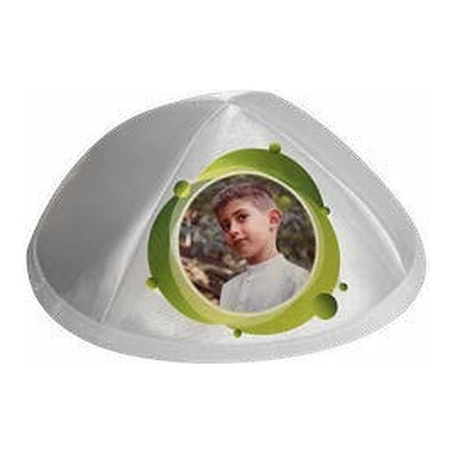 כיפת סאטן לבנה